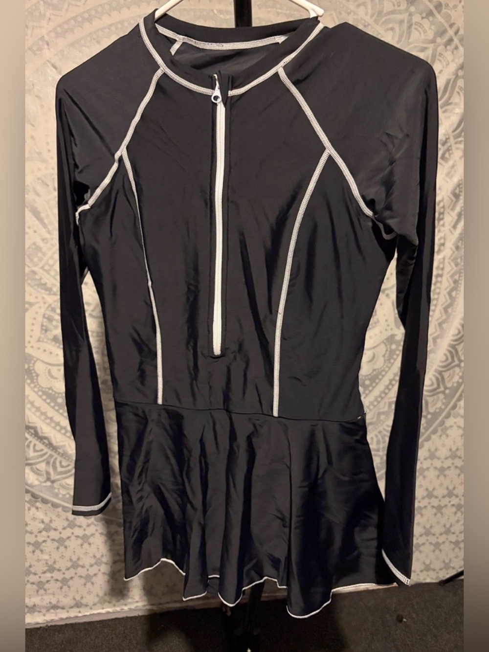 Black Long Sleeve Rash Guard Swimsuit Skirt One Piece | Size Large | NWOT